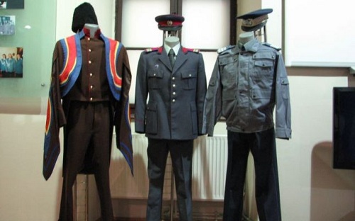 Expoziţie de uniforme şi arme