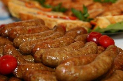 Cârnații de Pleșcoi și Cașcavalul de Săveni ar putea deveni marca inregistrata