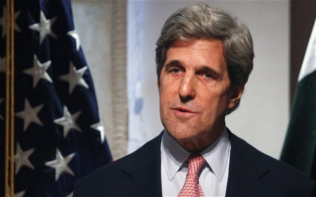 John Kerry se află la Paris