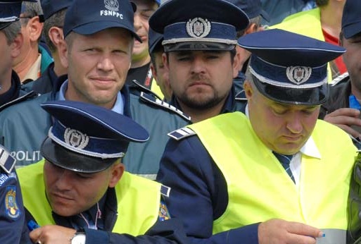 Polițiștii au protestat astăzi în faţa Ministerului de Interne (audio)