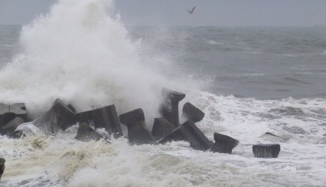 Porturi inchise navigartiei din cauza vantului