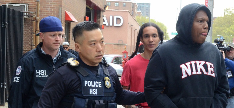 120 de gangsteri au fost arestati in New York!