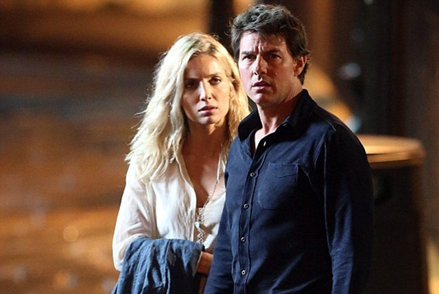 Tom Cruise pare confuz în primele imagini din ”The Mummy”