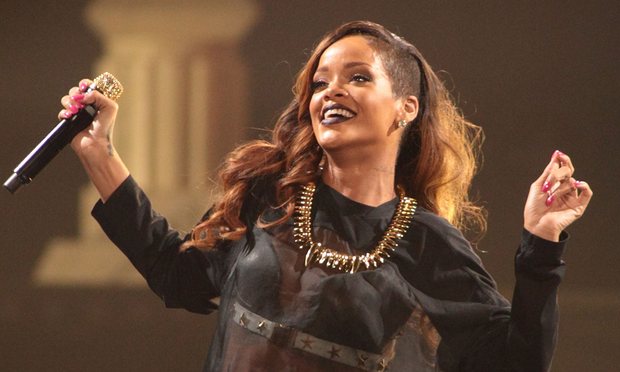Rihanna a depasit The Beatles in Billboard top 100!