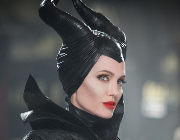 Angelina Jolie va juca din nou rolul vrăjitoarei