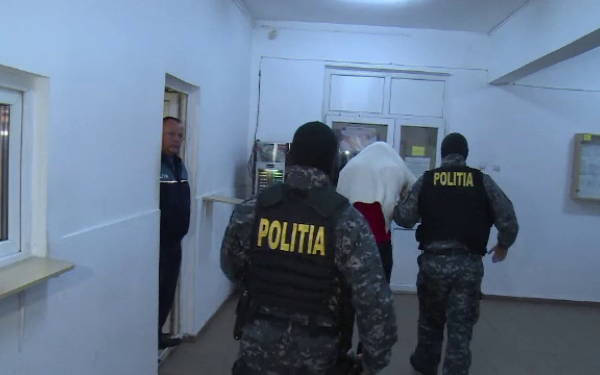 Un nou caz socant in Romania: sapte tineri din Dambovita ar fi violat o fata de 16 ani