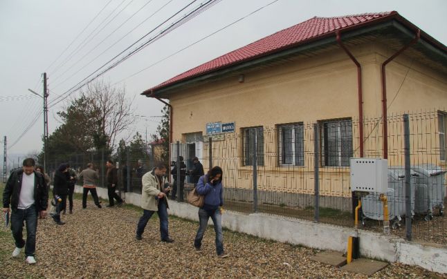 Profesoara lovita de un alt cadru didactic!