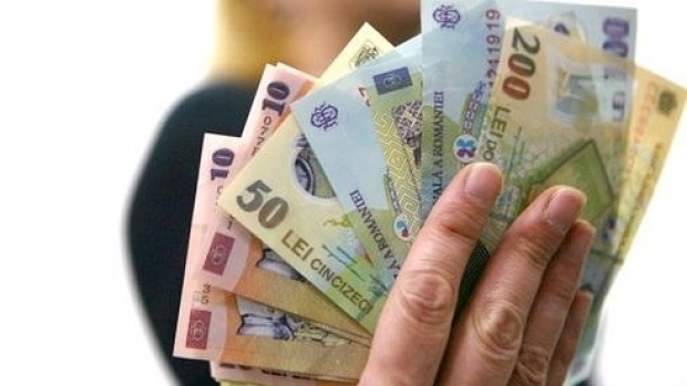 Doi din trei salariaţi câştigă mai puţin de 1.700 de lei pe lună!