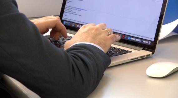 Proiect de lege pentru persoanele care lucrează în IT (audio)