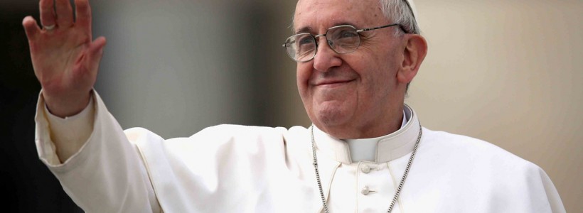 Papa Francisc a revenit, aseară, la Roma, împreună cu 12 refugiaţi sirieni