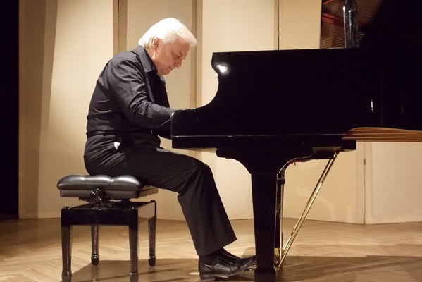 Pianistul Sandu Sandrin, la Filarmonica „Ion Dumitrescu”