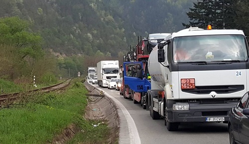 Vâlcea: circulația pe DN 7 este îngreunată!