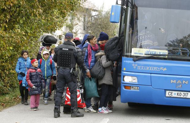 Romani arestati pentru trafic de imigranti