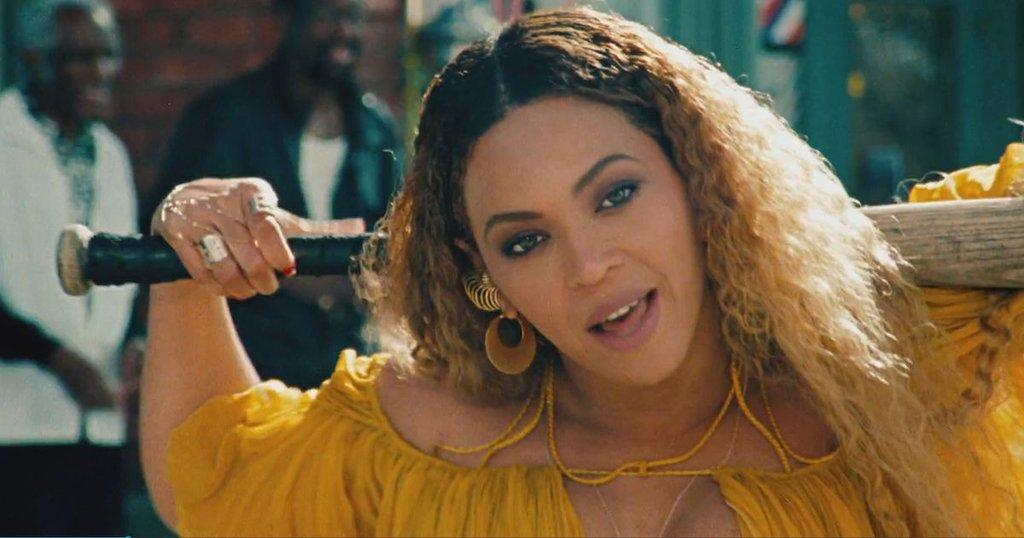 Beyonce a lansat un album-surpriza: „Lemonade”