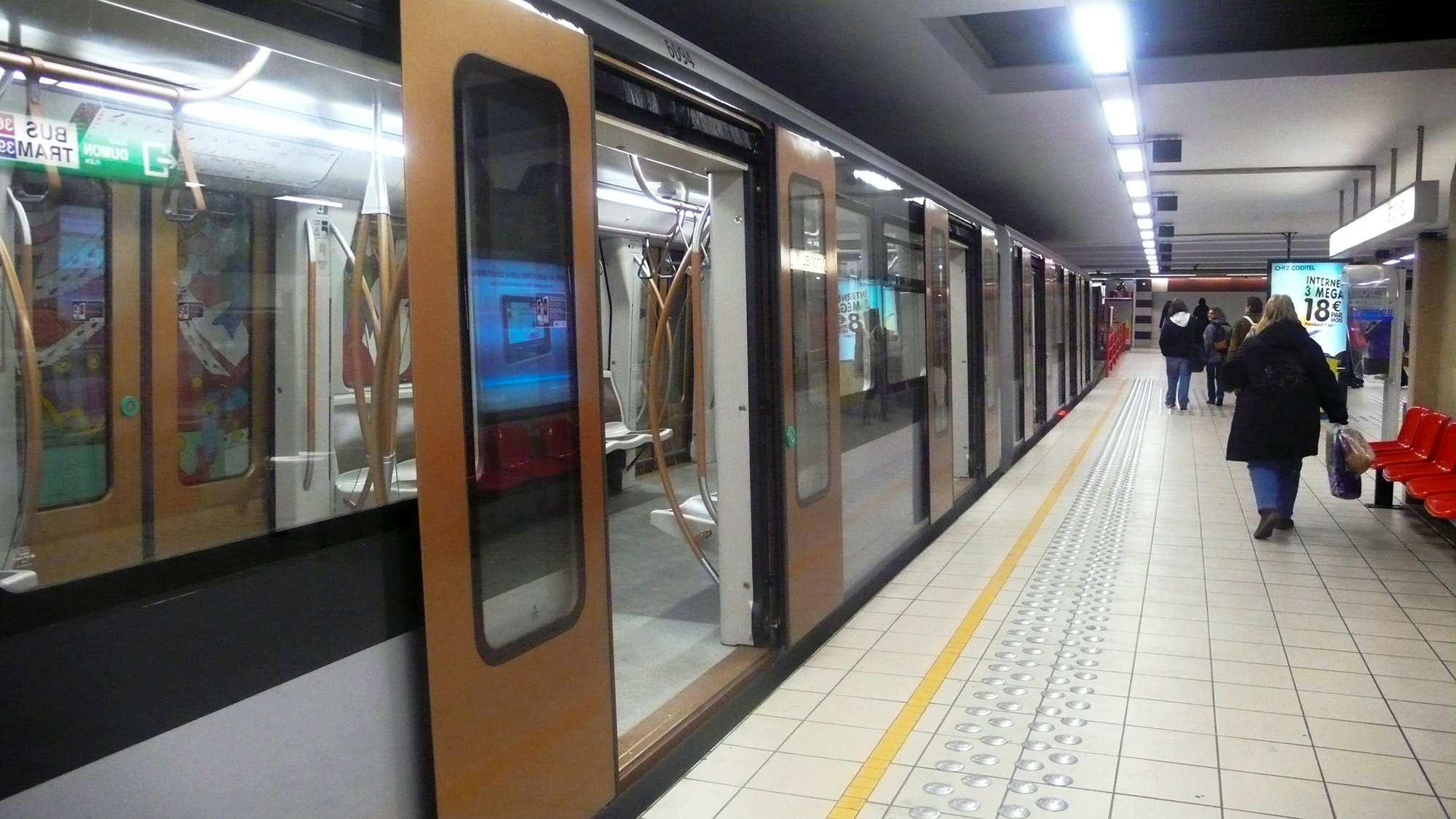 Bruxelle: Metroul va circula din nou normal, inclusiv in statie Maelbeek