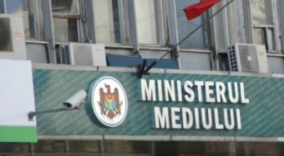 Angajații de la mediu, în grevă generală de luni!