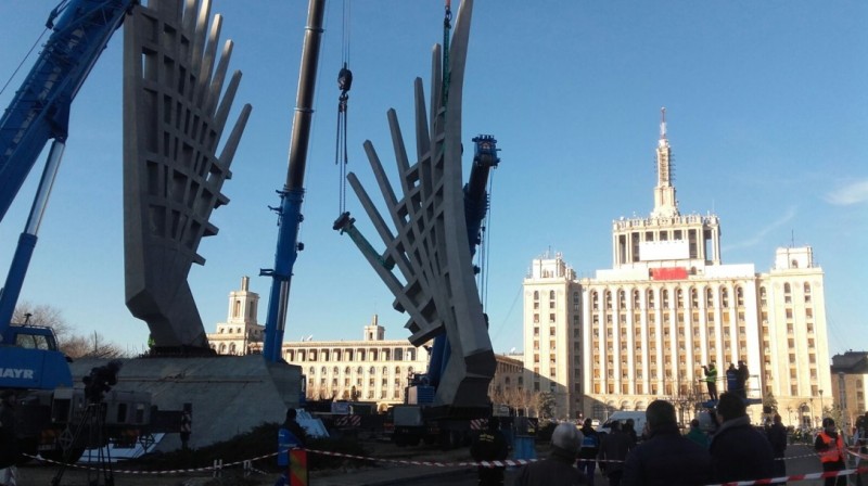 Monumentul „Aripi” din Piata Presei va fi inaugurat luna aceasta