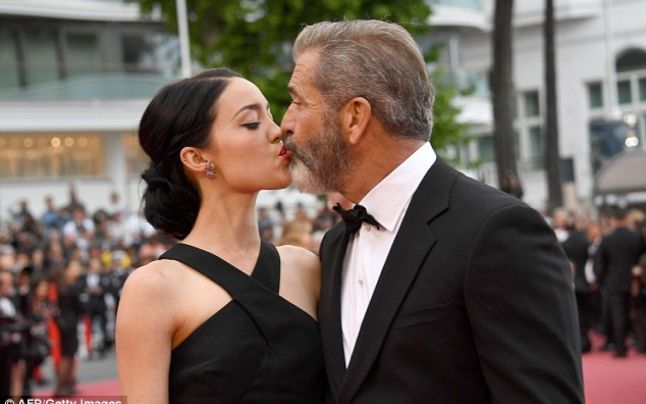 Cannes 2016: Mel Gibson si iubita sa cu 35 de ani mai tanara au uimit pe Covorul Rosu!