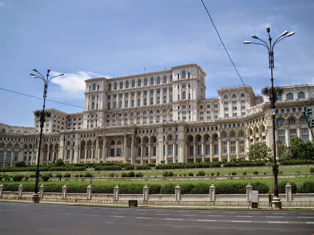 Palatul Parlamentului va fi iluminat in violet in aceasta seara!