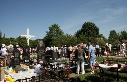 Astăzi este Paștele Blajinilor