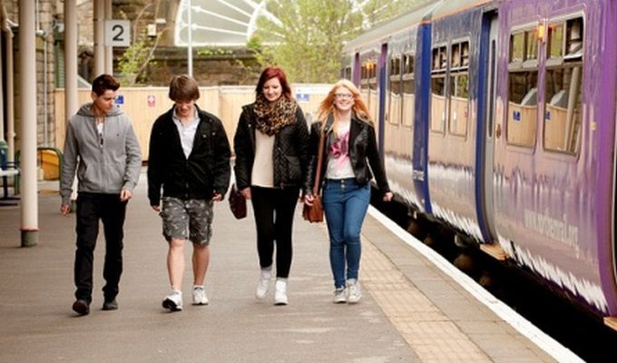 Elevii si studentii isi pot cumpara bilete reduse direct cu carnetul