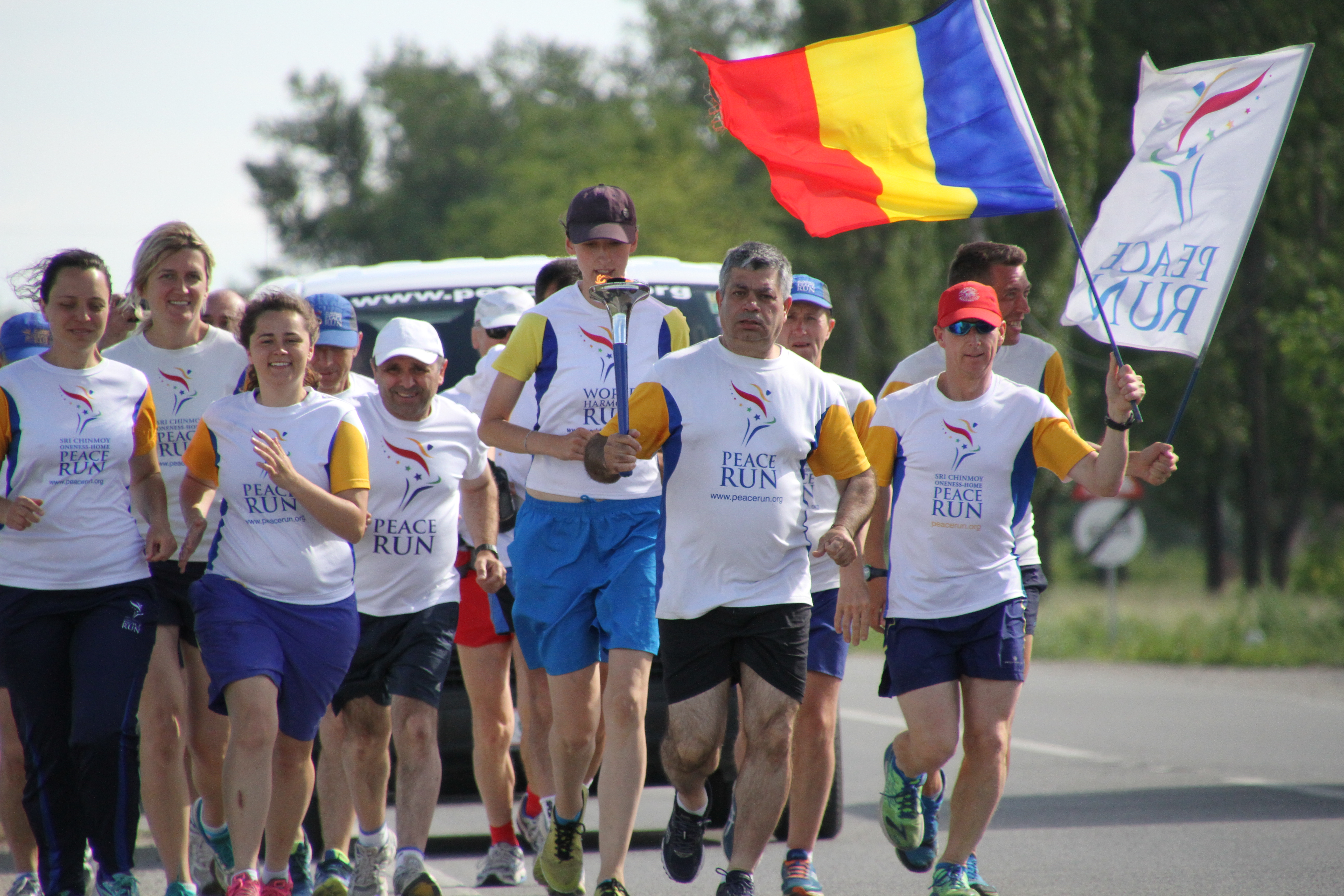 (FOTO & AUDIO) Global relay – Peace flame in Oltenia