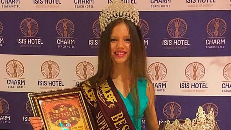 O fetita de 11 ani din Romania a castigat „Super Model of the World”!