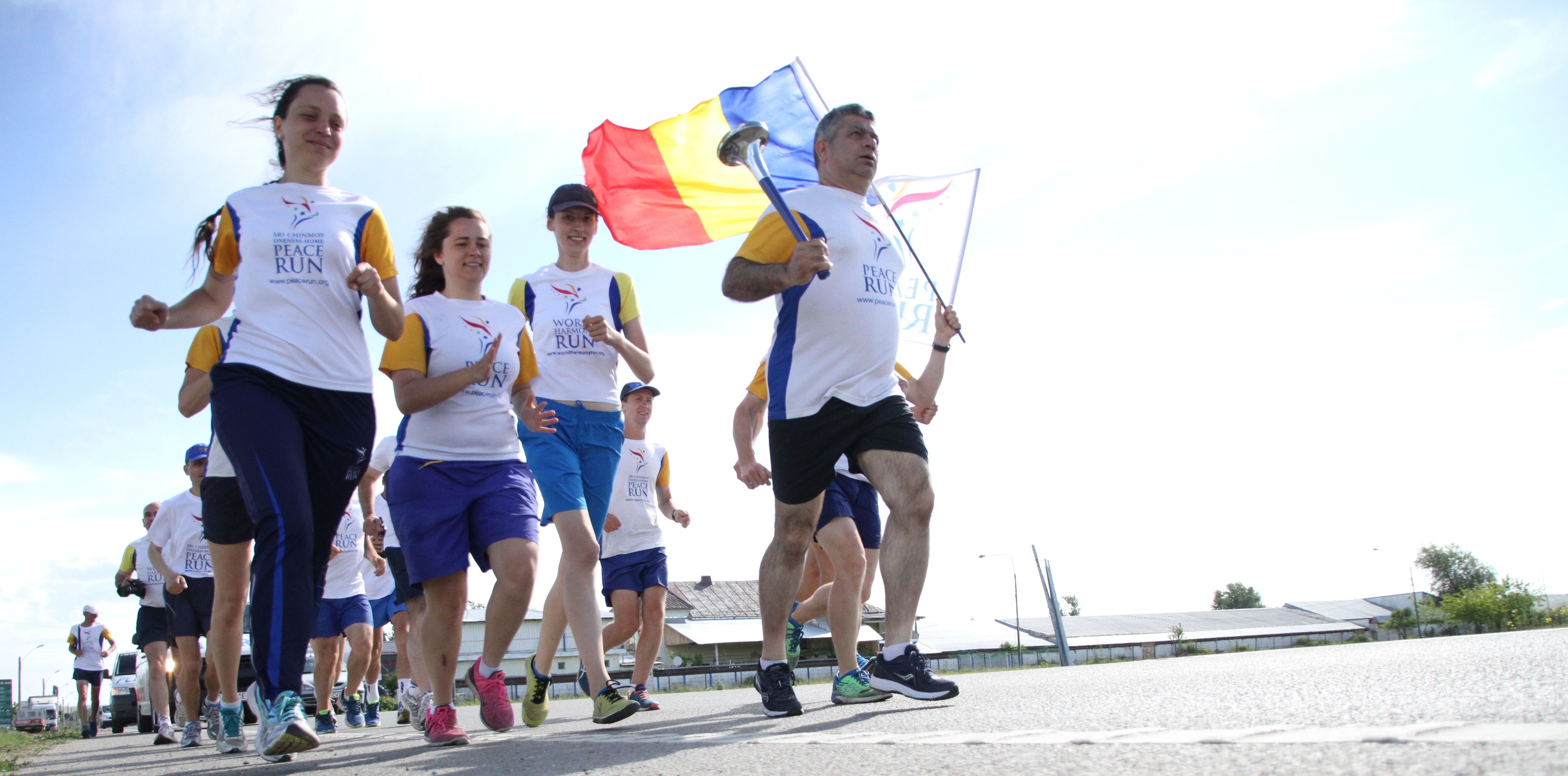 (Audio) Cea mai mare ştafetă cu torţe pentru pace din lume ACUM la Craiova!