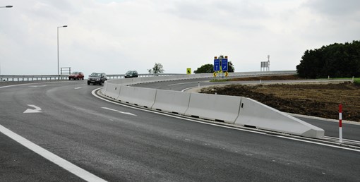 CNADNR: Parapete din beton pe DN1