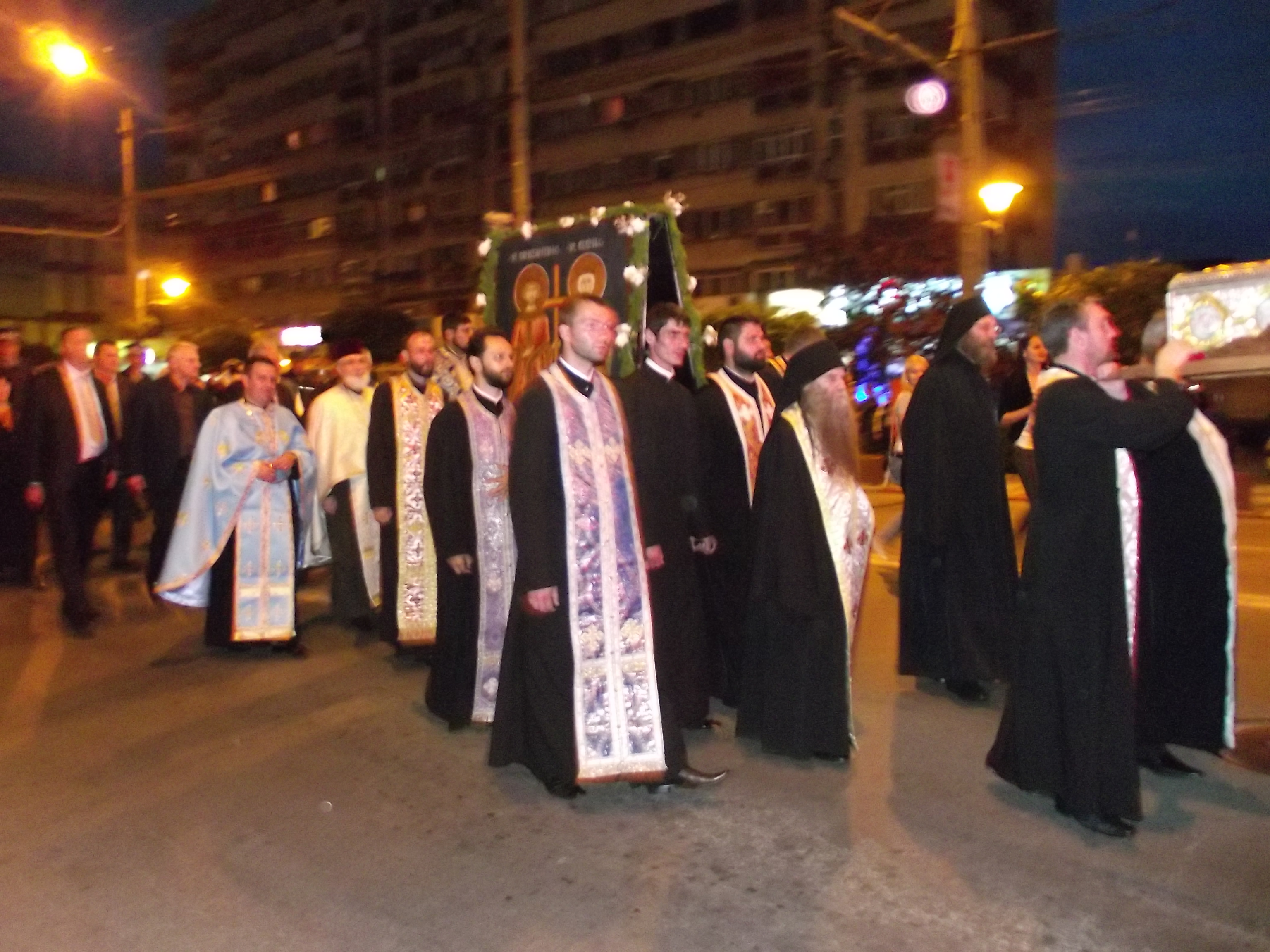 Procesiune religioasă cu făclii