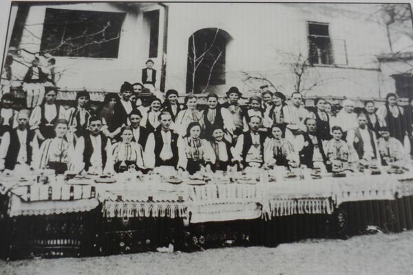 „Statu’ la vase în lunea Paștelui”