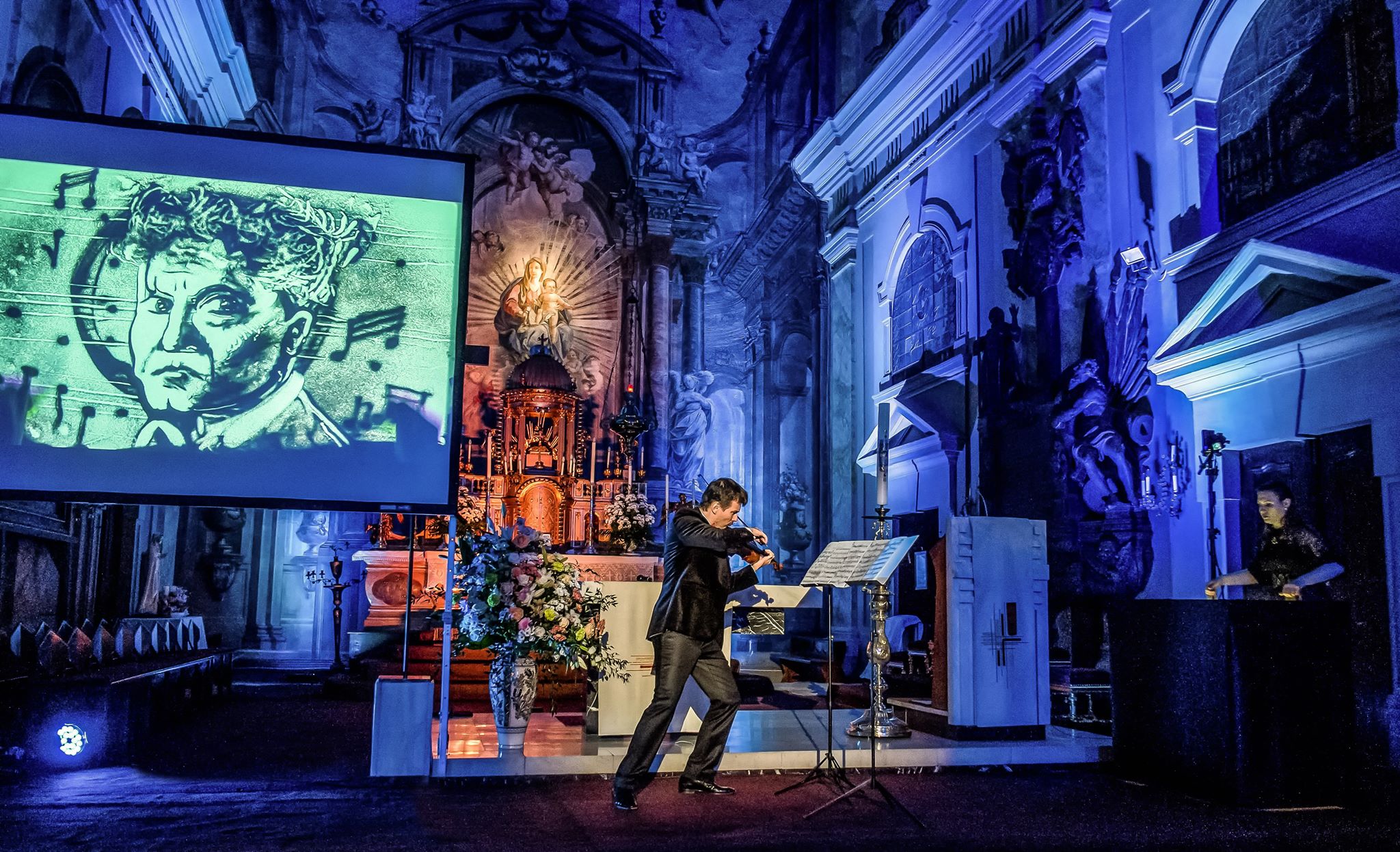 Alexandru Tomescu, concert cu vioara Stradivarius langa Coloana Infinitului!