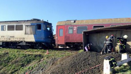 Vâlcea: Mașină lovită de tren în municipiul Drăgășani