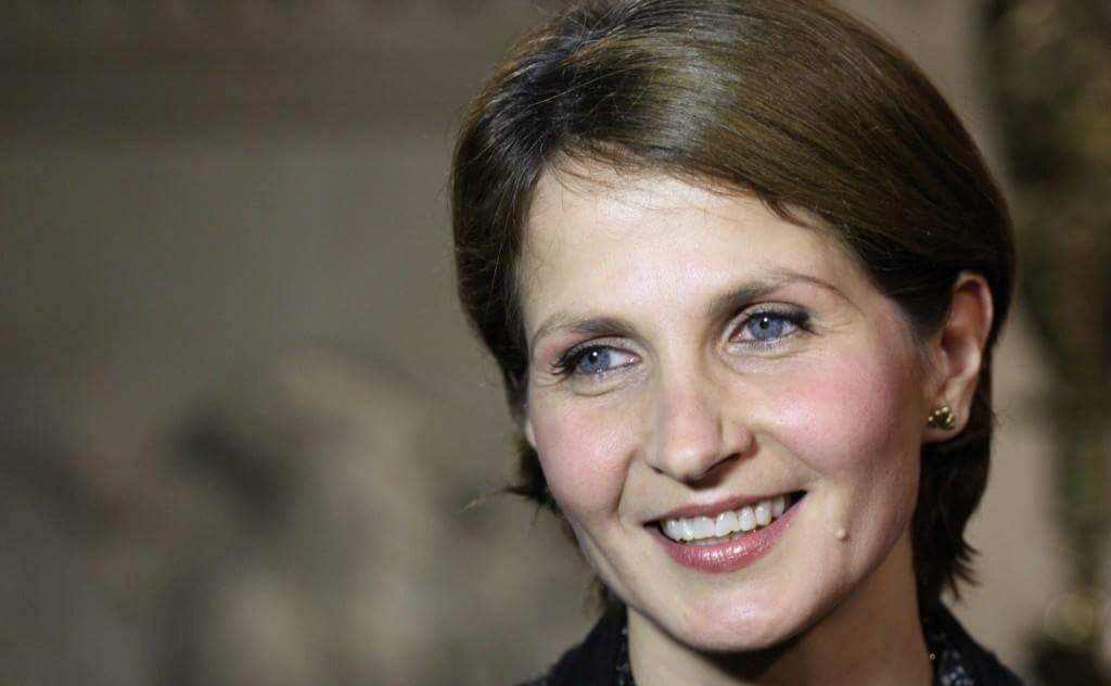 Laura Badea si floreta olimpica de aur