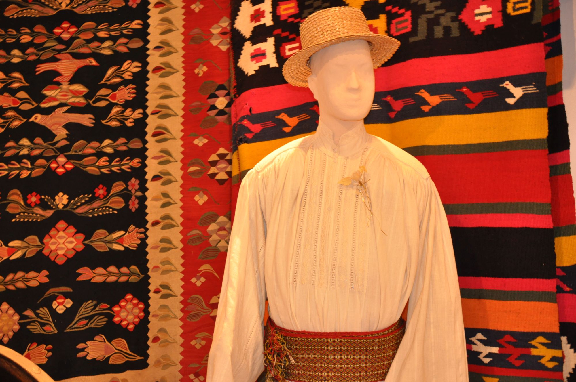 Poveştile clipei: „Culorile au ţâşnit prin firele ce se curbau domol la fiecare bătaie de inimă”