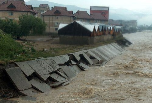 Stare de alertă la Comănești