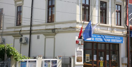 „Idei şi esenţe” la Craiova