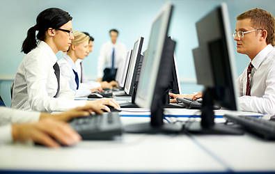 Program redus vinerea sau doar 4 zile lucratoare pe saptamana?