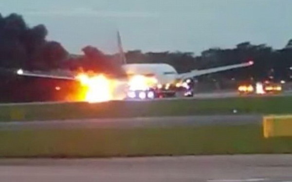 Un avion a luat foc pe pista de la Milano
