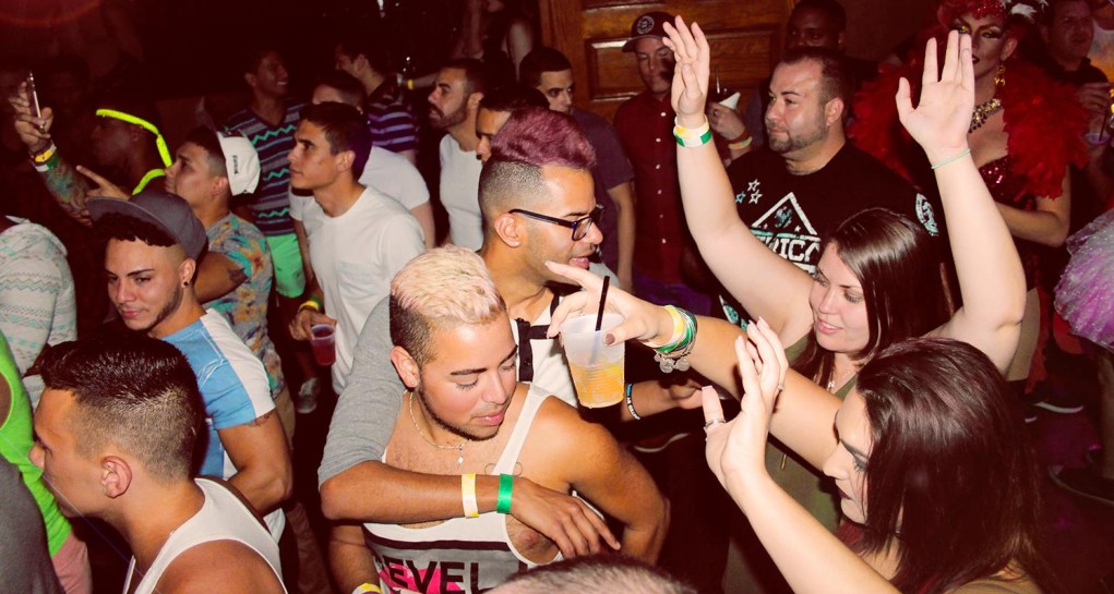 Atac terorist intr-un club din SUA!