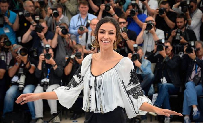 Craiova se imbraca in ie!