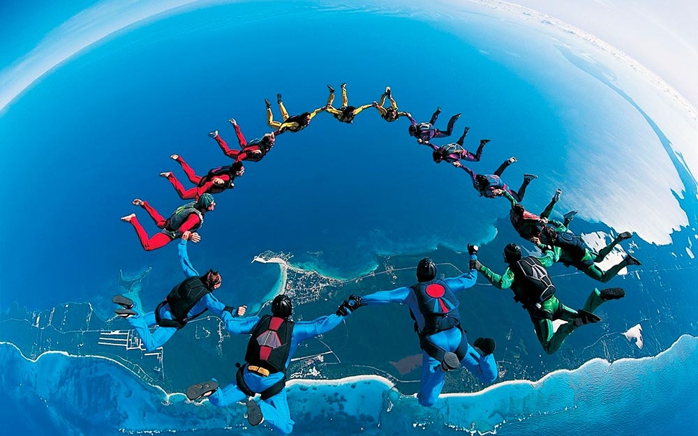 10 iunie: Ziua parașutiștilor militari!