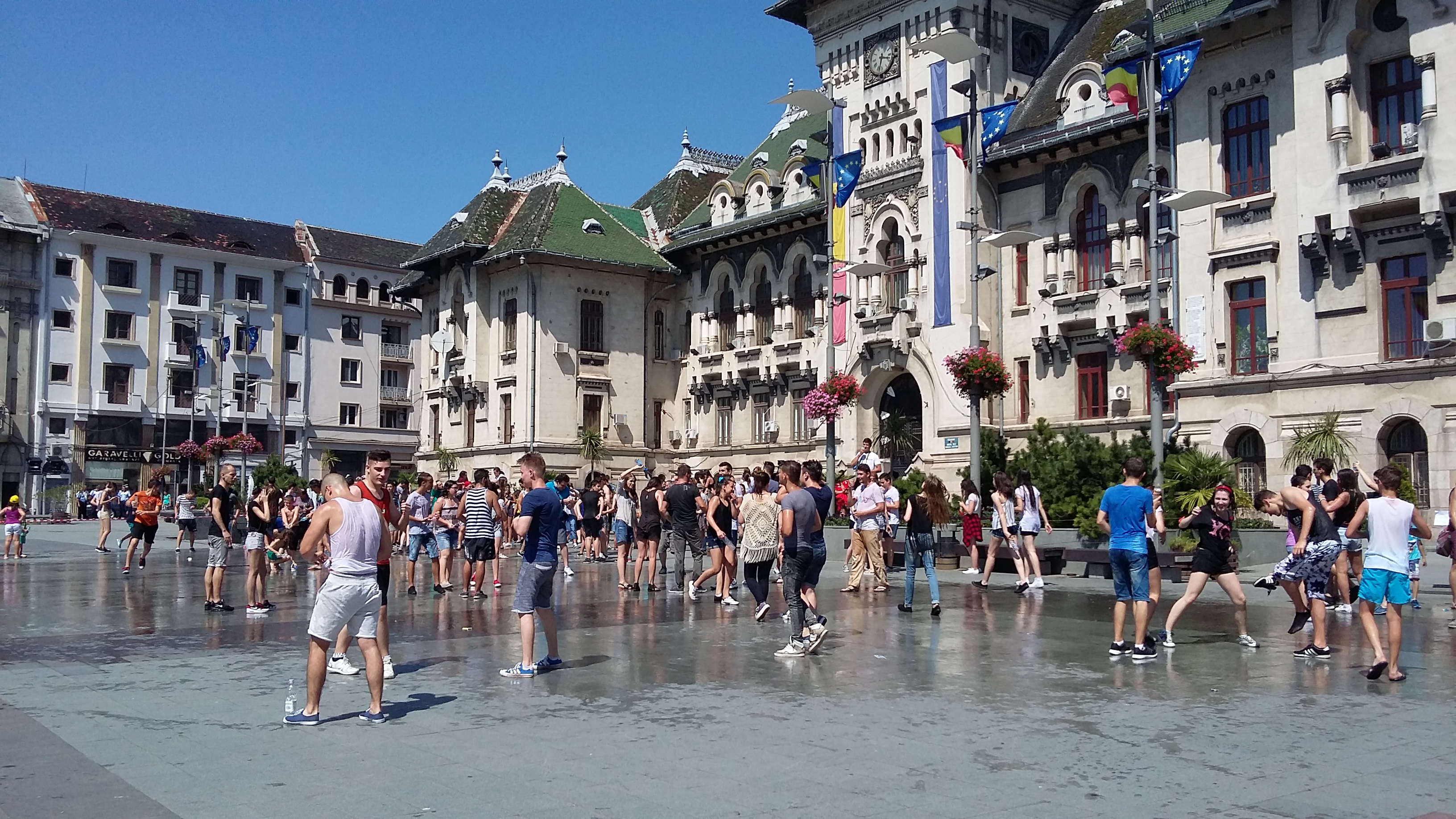 (Galerie foto) Cea mai mare bataie cu apa, la Craiova!