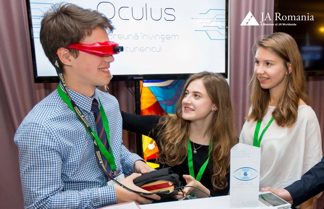 Elevii romani, locul I in lume! Au inventat ochelarii care ii ajuta pe nevazatori