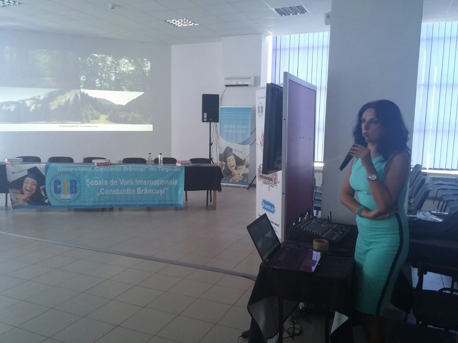 (Fotoreportaj) Şcoala de Vară Internaţională