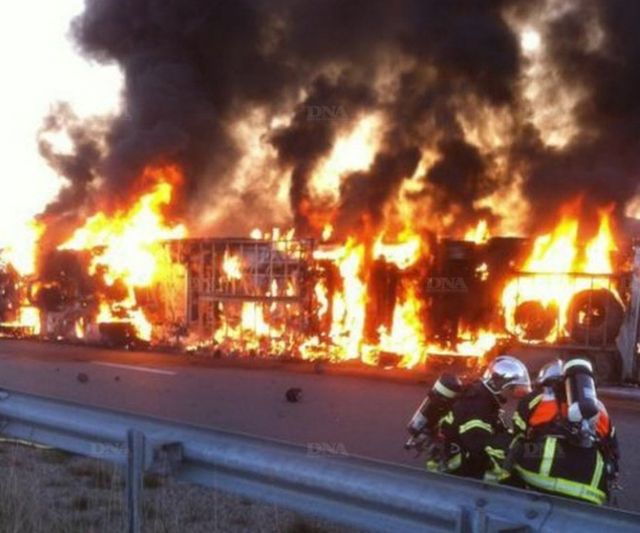 Camion românesc, făcut scrum în Franţa