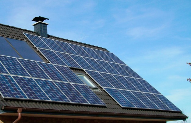 Românii care îşi construiesc sau renovează casa primesc 40.000 de lei