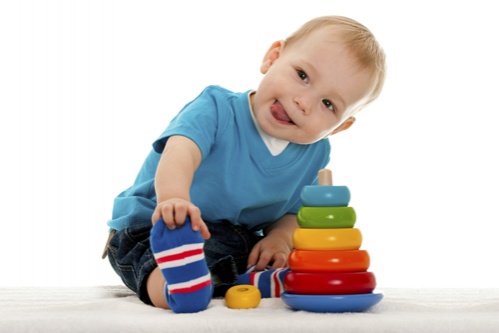 Cum cureti urechile copilului