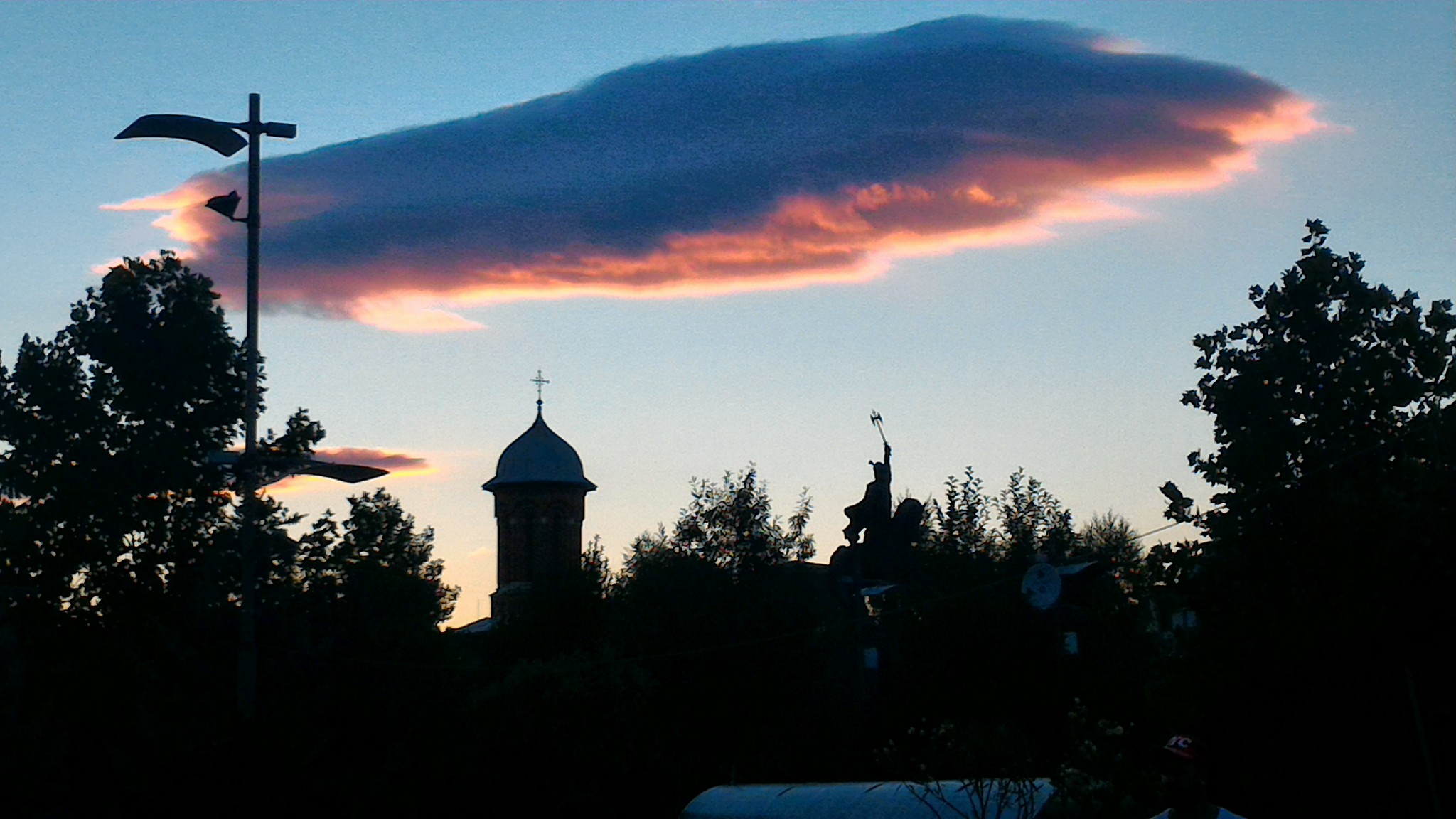 Poemul de azi, by Liliana Hinoveanu