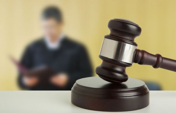 Aleșii condamnaţi la închisoare cu suspendare îşi pierd mandatul